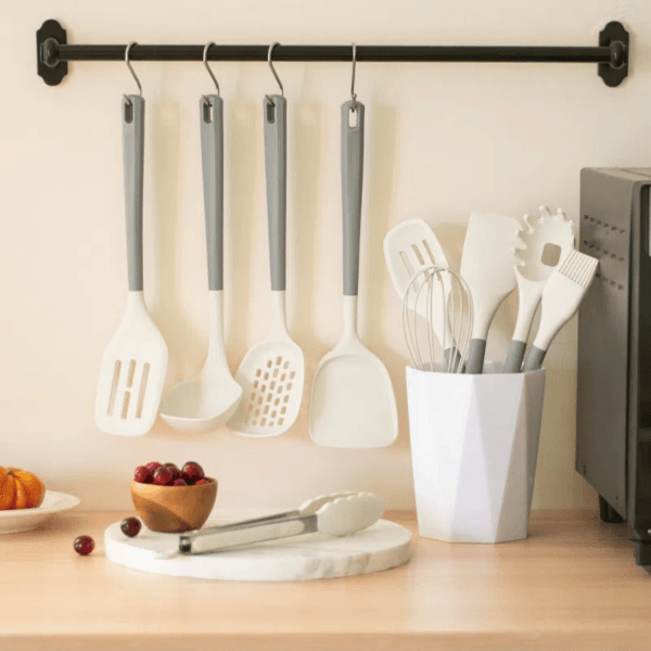 Silicone kitchen utensils set